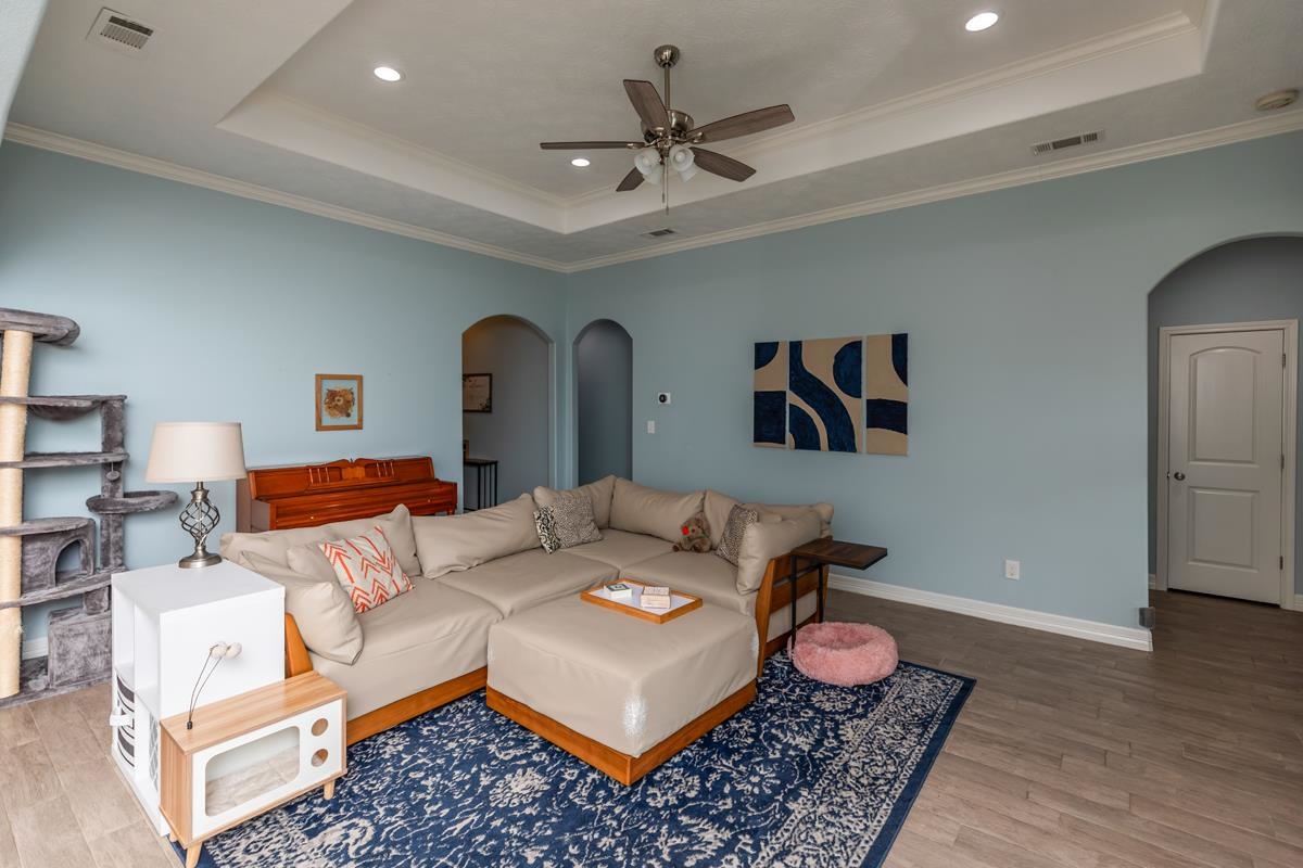 314 Long Leaf Street Silsbee, TX 77656 - Photo 7 of 31 a living room with furniture and a rug