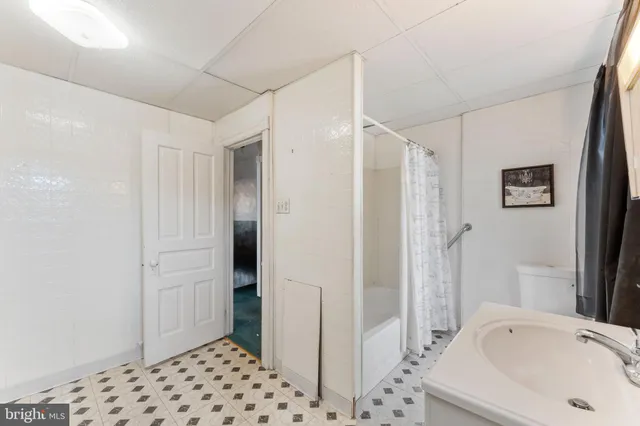 $182,000 | 17 Kern Street, Darby, PA 19023