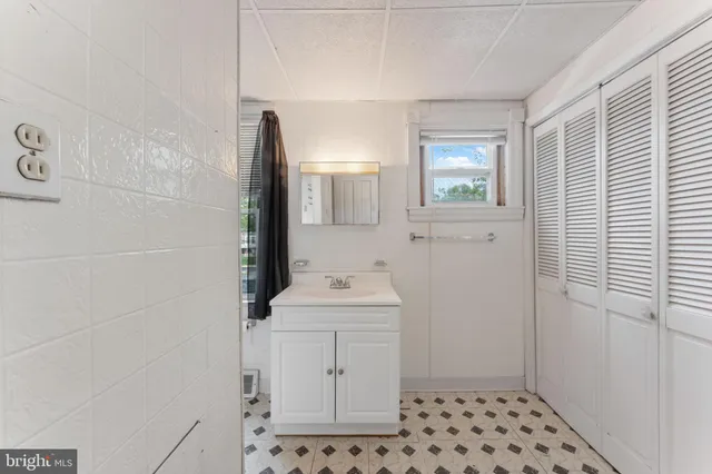 $182,000 | 17 Kern Street, Darby, PA 19023