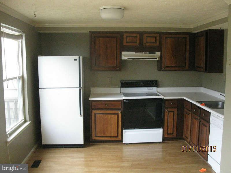 7473 Wounded Knee Road Lorton, VA 22079 - Photo 5 of 16 Kitchen