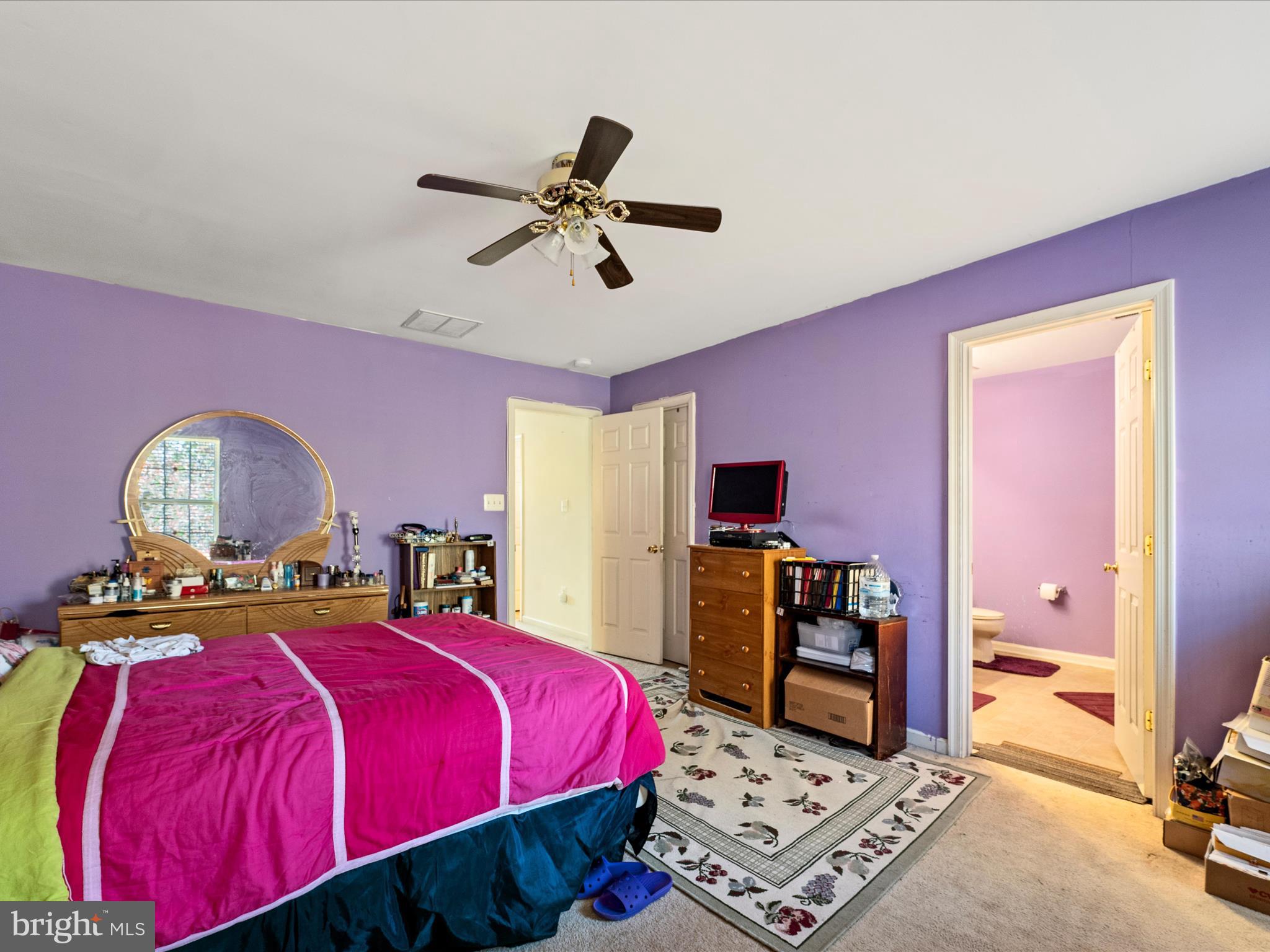 5540 Hobsons Choice Loop Manassas, VA 20112 - Photo 32 of 50 a bed room with a bed and a tv