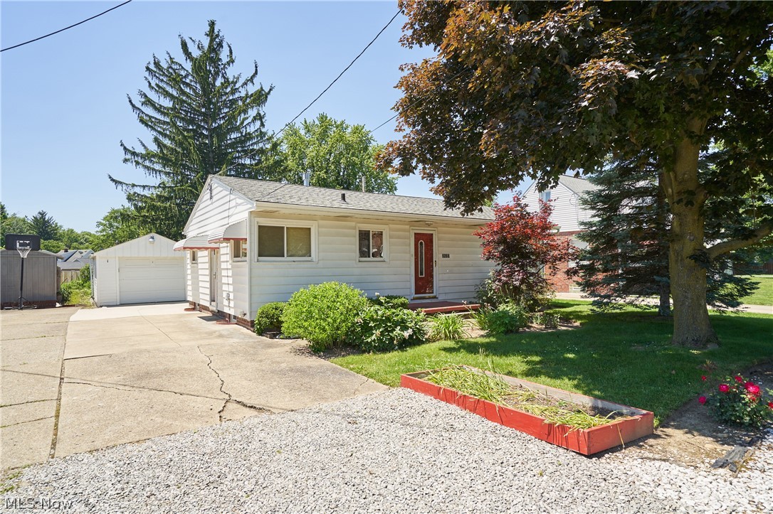 Welcome to 2620 Mogadore Rd Akron- This is a neat and clean 2 bedroom ranch for rent