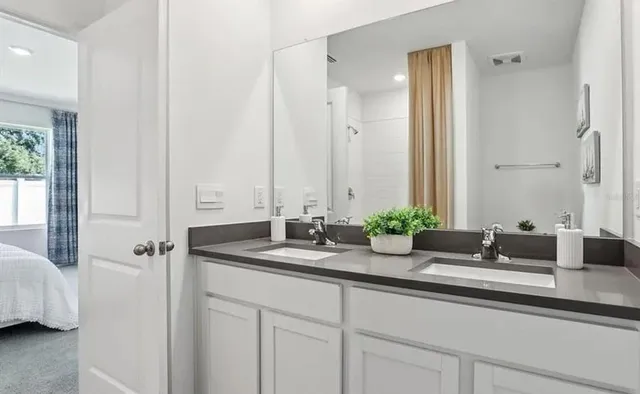 $2,250 | 32528 Weathered Oak Drive, Wesley Chapel, FL 33543