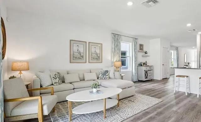 $2,250 | 32528 Weathered Oak Drive, Wesley Chapel, FL 33543