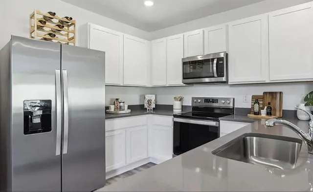 $2,250 | 32528 Weathered Oak Drive, Wesley Chapel, FL 33543