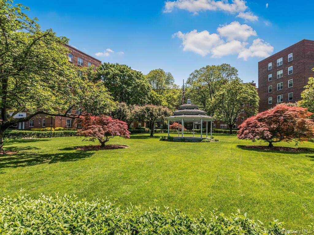 220 Pelham Road, Unit 5E New Rochelle, NY 10805 - Photo 22 of 27