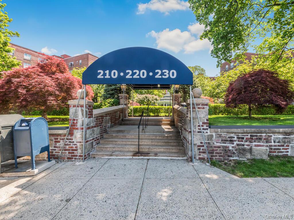 220 Pelham Road, Unit 5E New Rochelle, NY 10805 - Photo 23 of 27