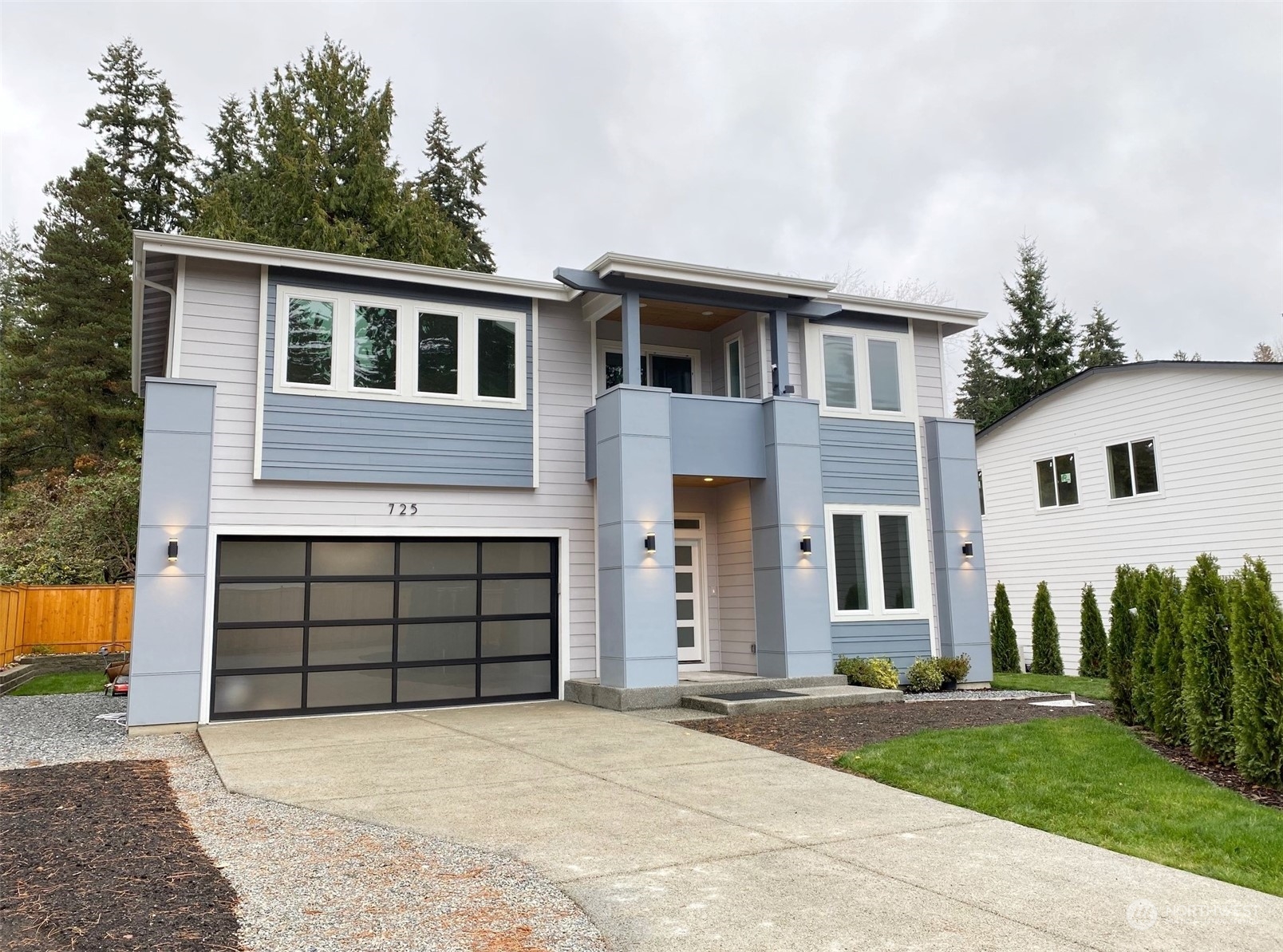 725 Edmonds Way Edmonds, WA 98020 - Photo 1 of 30 Gallery Image 1