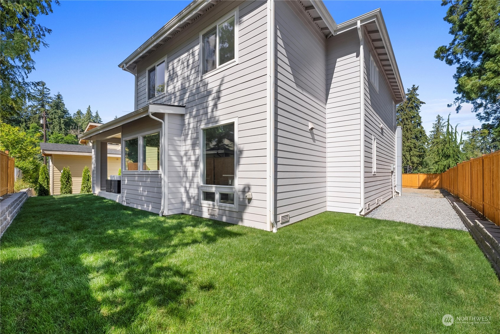 725 Edmonds Way Edmonds, WA 98020 - Photo 27 of 30 Gallery Image 27