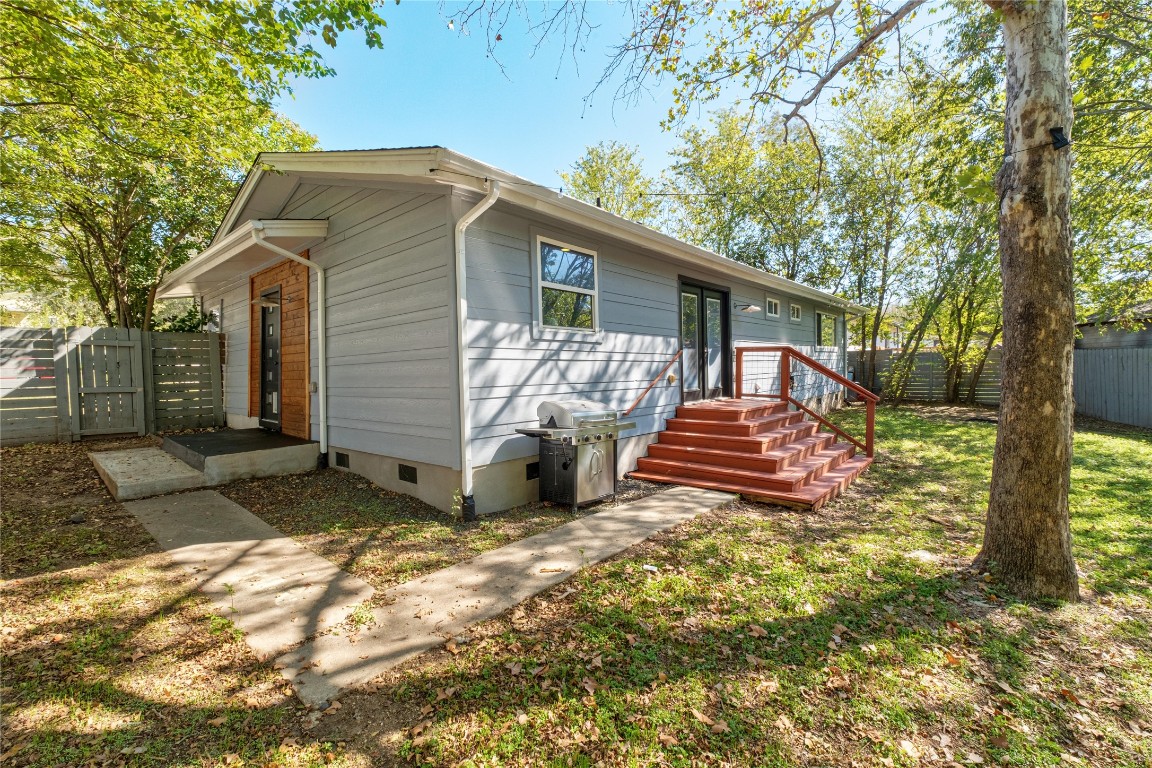 1204 Eleanor Street Austin, TX 78721 - Photo 24 of 27 a view of a house with backyard and a tree