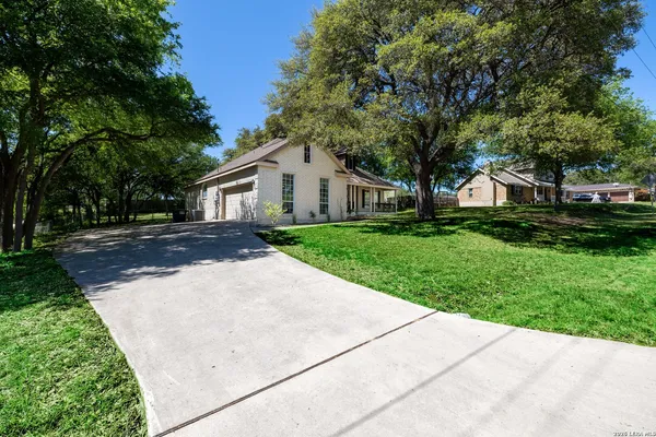 $2,300 | 1131 Flaming Oak Drive, New Braunfels, TX 78132