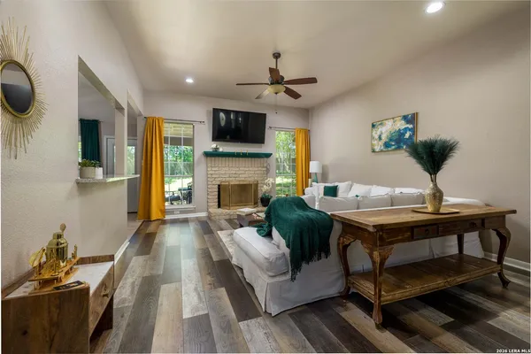 $2,300 | 1131 Flaming Oak Drive, New Braunfels, TX 78132