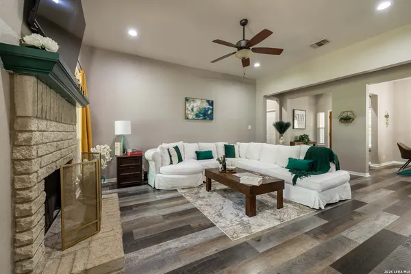 $2,300 | 1131 Flaming Oak Drive, New Braunfels, TX 78132