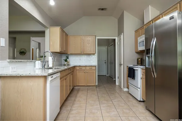 $2,300 | 1131 Flaming Oak Drive, New Braunfels, TX 78132