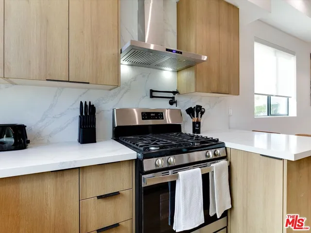 $5,195 | 2815 1/2 Redondo Boulevard, Los Angeles, CA 90016