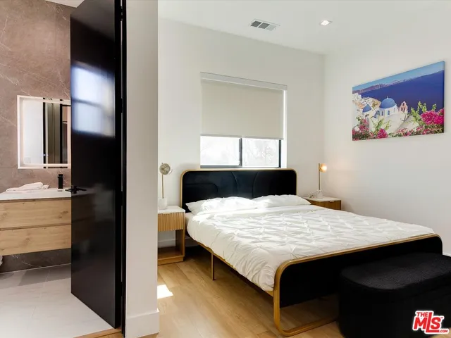 $5,195 | 2815 1/2 Redondo Boulevard, Los Angeles, CA 90016