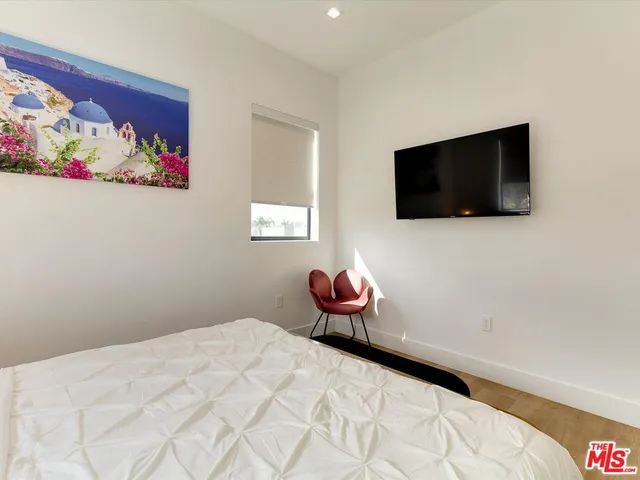 $5,195 | 2815 1/2 Redondo Boulevard, Los Angeles, CA 90016