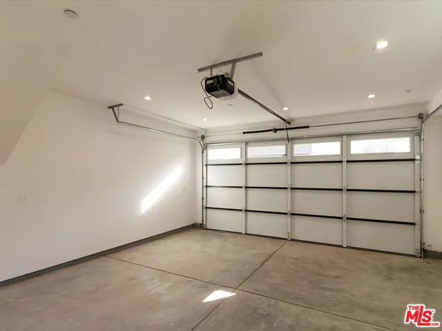 $5,195 | 2815 1/2 Redondo Boulevard, Los Angeles, CA 90016