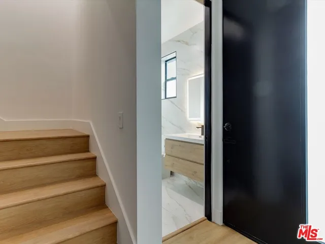 $5,195 | 2815 1/2 Redondo Boulevard, Los Angeles, CA 90016