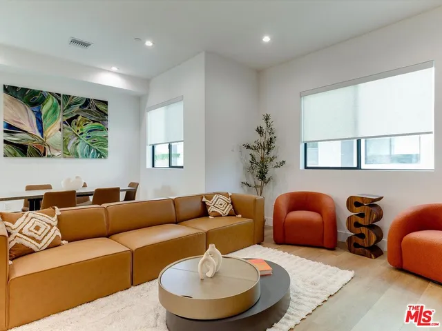 $5,195 | 2815 1/2 Redondo Boulevard, Los Angeles, CA 90016