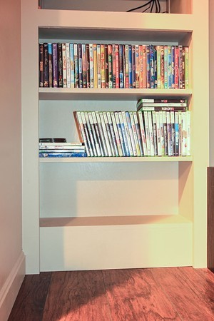 230 Winding Pond Road, Unit 230 Londonderry, NH 03053 - Photo 19 of 30 a view of a book shelf