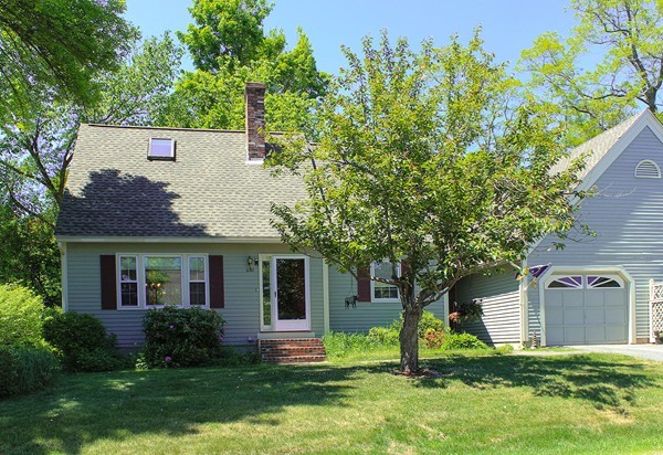 230 Winding Pond Road, Unit 230 Londonderry, NH 03053 - Photo 30 of 30 a front view of a house with a yard and trees