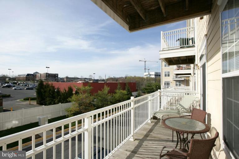 113 Bucksfield Road Gaithersburg, MD 20878 - Photo 2 of 26 Deck