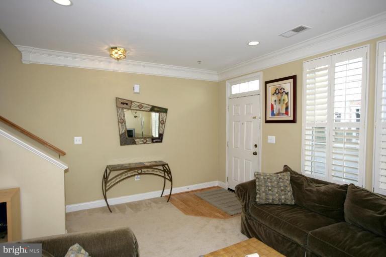 113 Bucksfield Road Gaithersburg, MD 20878 - Photo 8 of 26 Entrance / Foyer