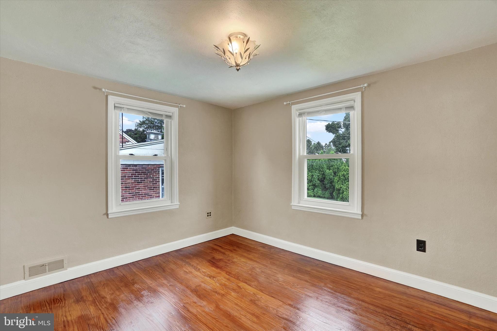 1129 Ruxton Road York, PA 17403 - Photo 13 of 30 Gallery Image 13