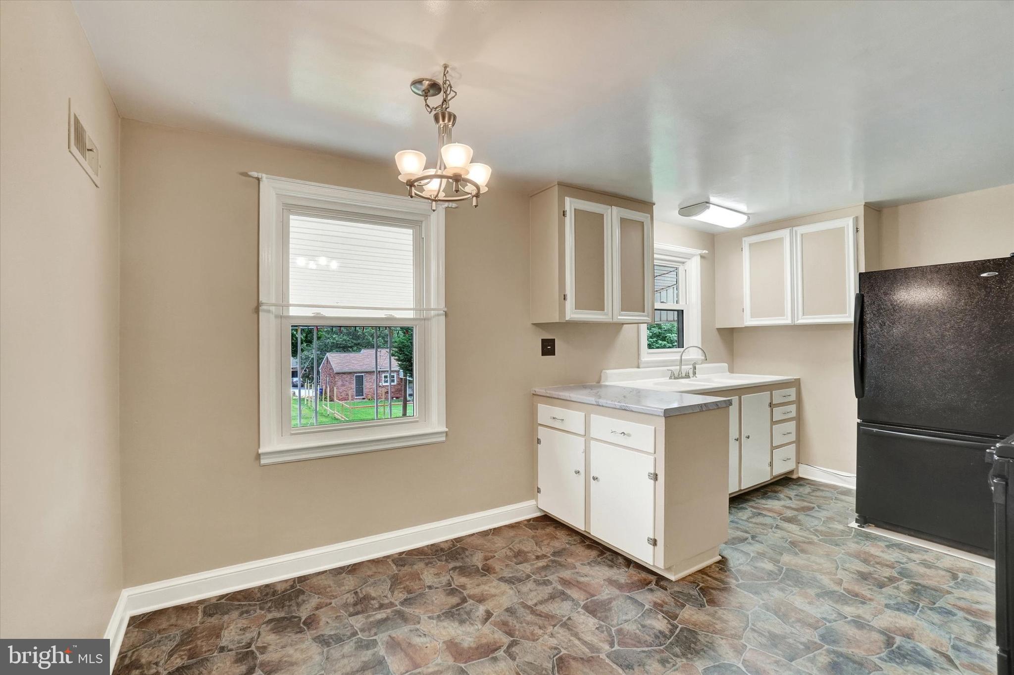 1129 Ruxton Road York, PA 17403 - Photo 5 of 30 Gallery Image 5