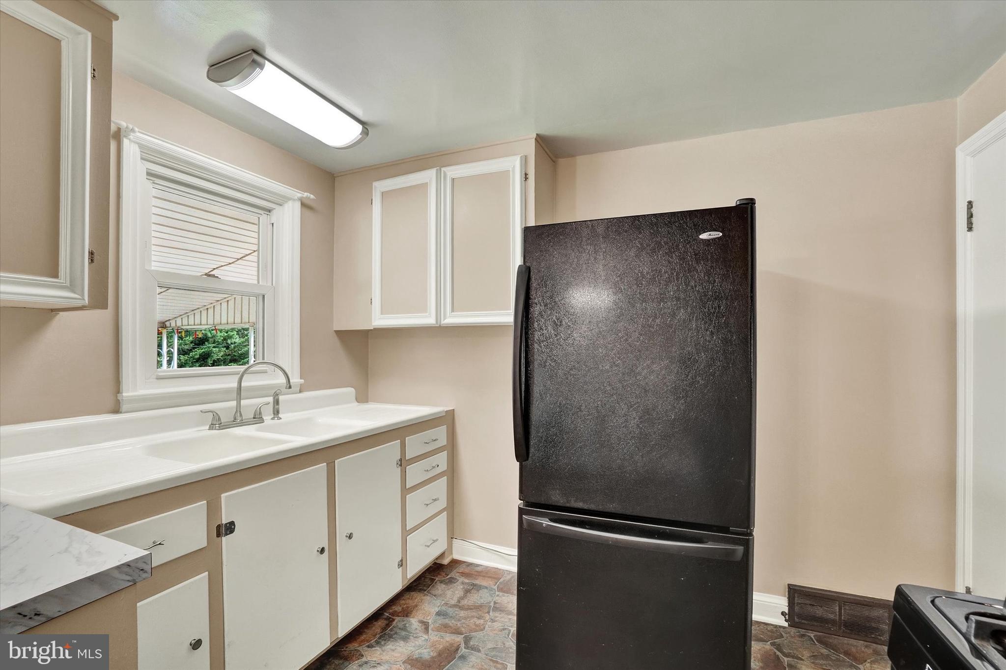 1129 Ruxton Road York, PA 17403 - Photo 7 of 30 Gallery Image 7