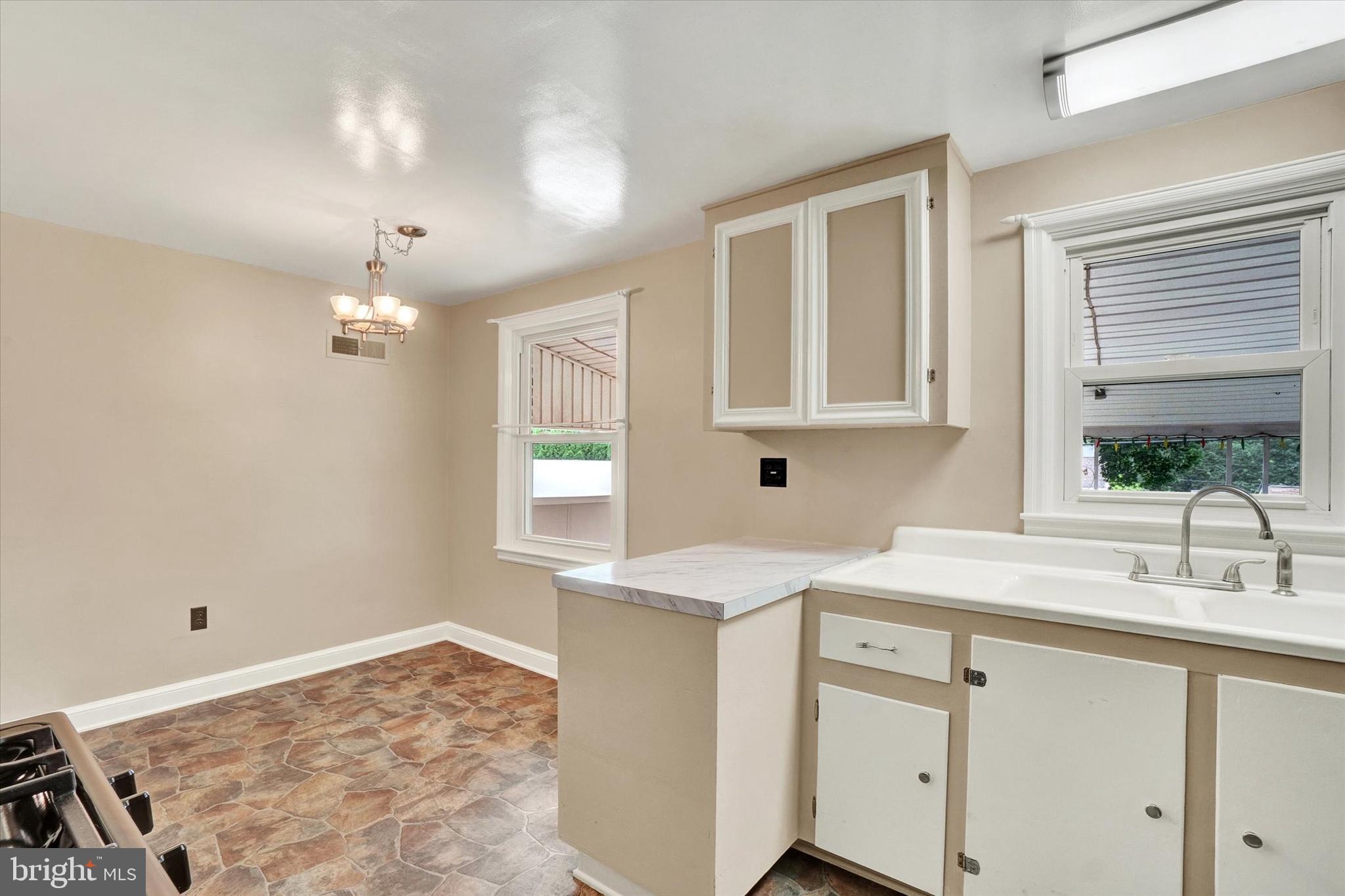1129 Ruxton Road York, PA 17403 - Photo 9 of 30 Gallery Image 9