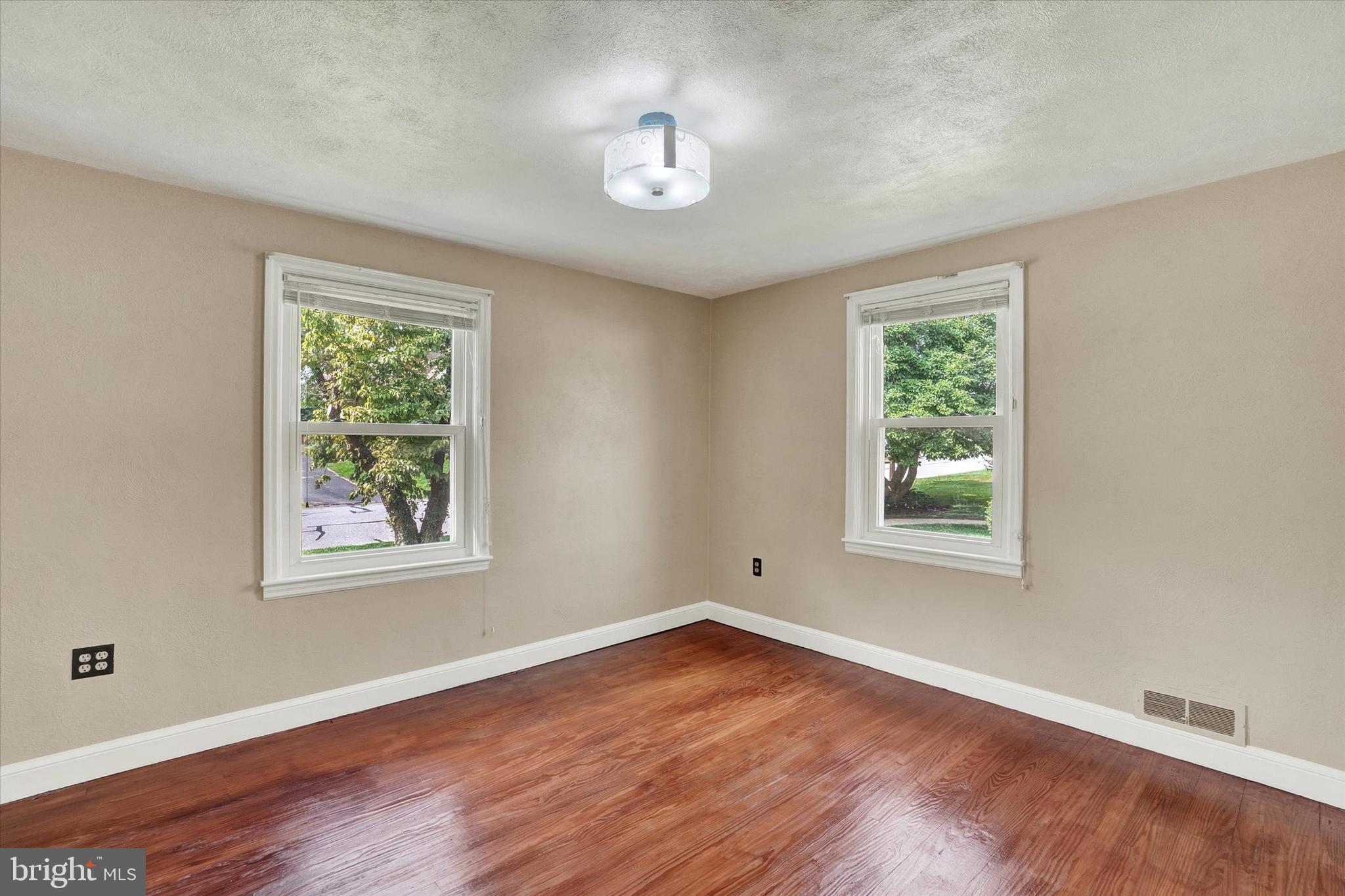 1129 Ruxton Road York, PA 17403 - Photo 10 of 30 Gallery Image 10