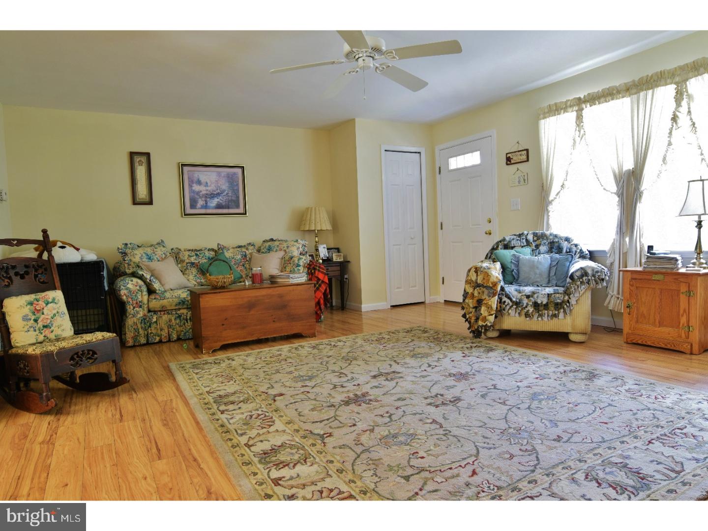 352 Tylers Mill Road Sewell, NJ 08080 - Photo 9 of 24 Living Room