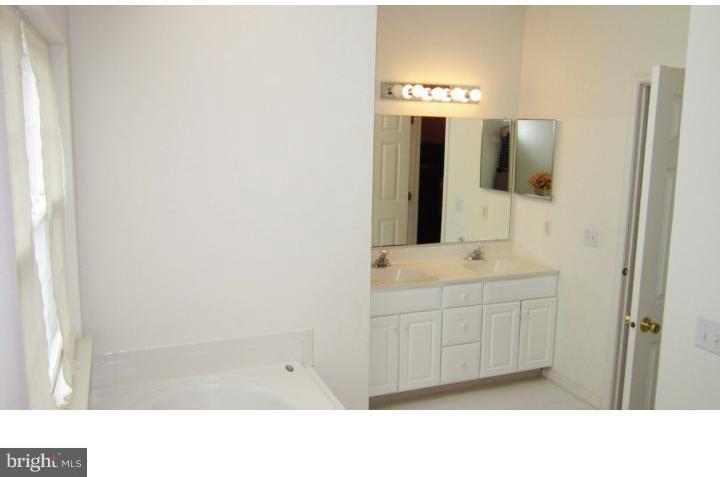 101 Angela Way Newark, DE 19702 - Photo 14 of 23 Bathroom