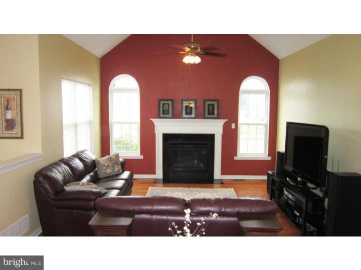 101 Angela Way Newark, DE 19702 - Photo 8 of 23 Family Room