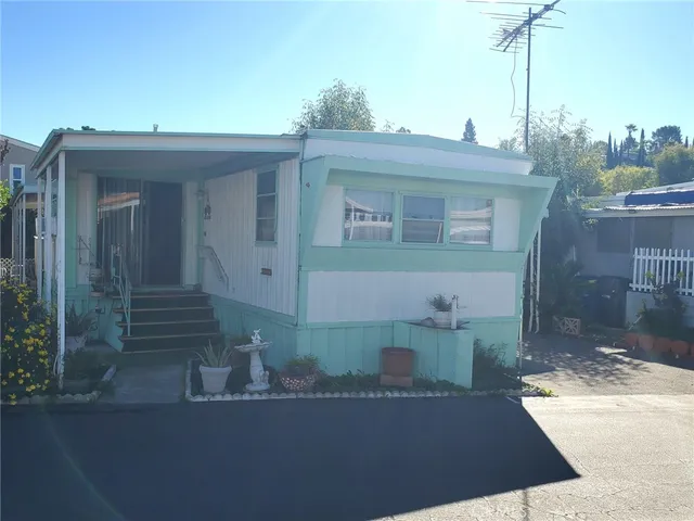 $159,900 | 10965 Glenoaks Boulevard, Unit 132, Pacoima, CA 91331
