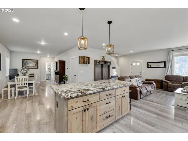 $839,900 | 27754 South Cedar Bridge Lane, Colton, OR 97017