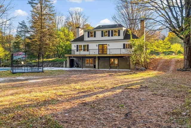 a view of a house with a backyard