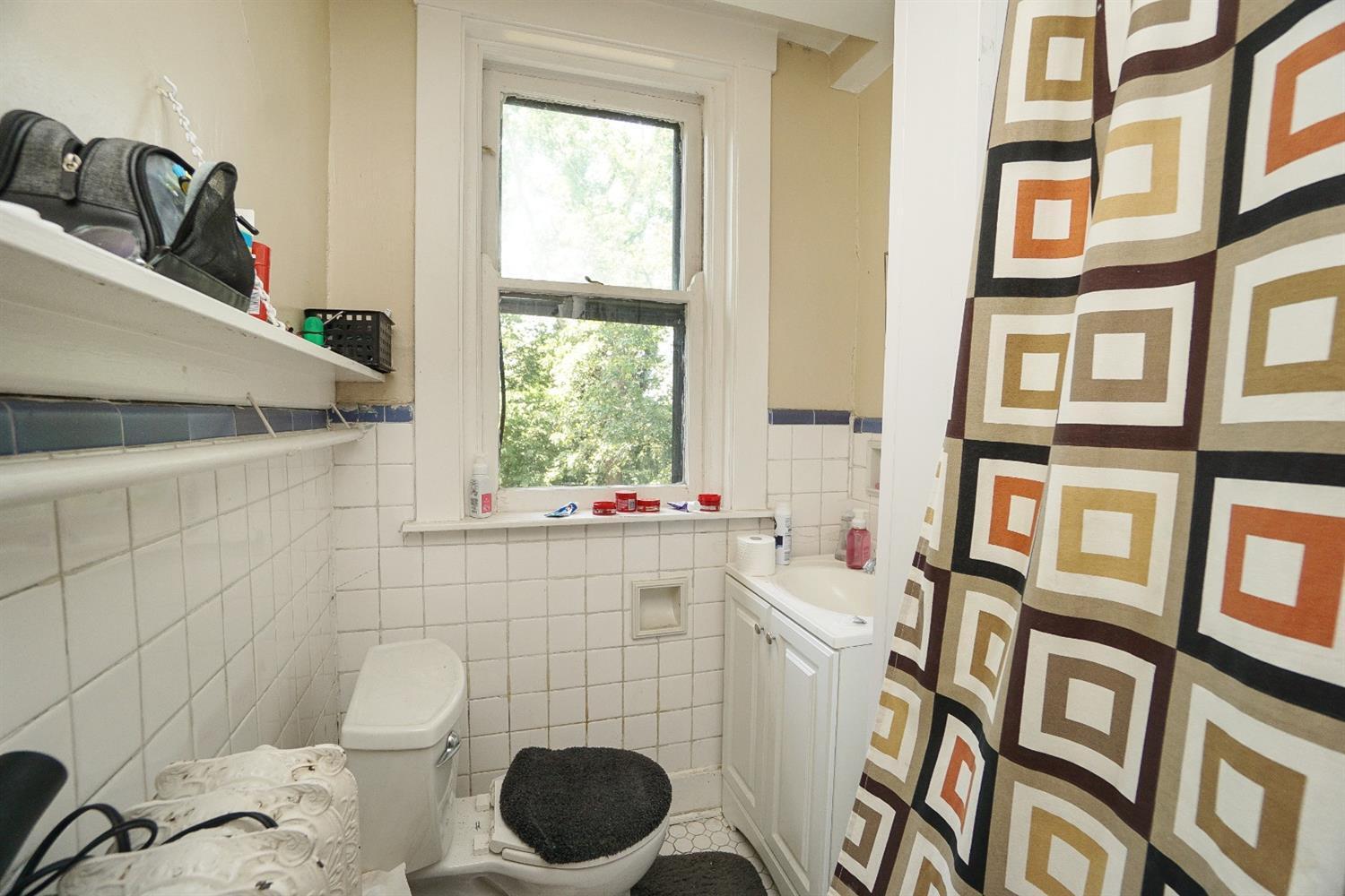 683 Riddle Road Cincinnati, OH 45220 - Photo 17 of 19 Gallery Image 17