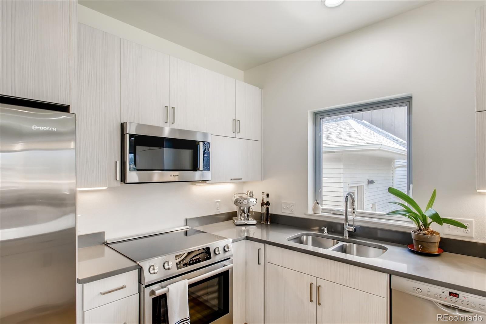 6892 Juniper Court Arvada, CO 80007 - Photo 4 of 28