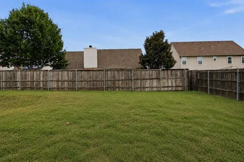 $340,000 | 519 Mattie Lane, Lake Dallas, TX 75065