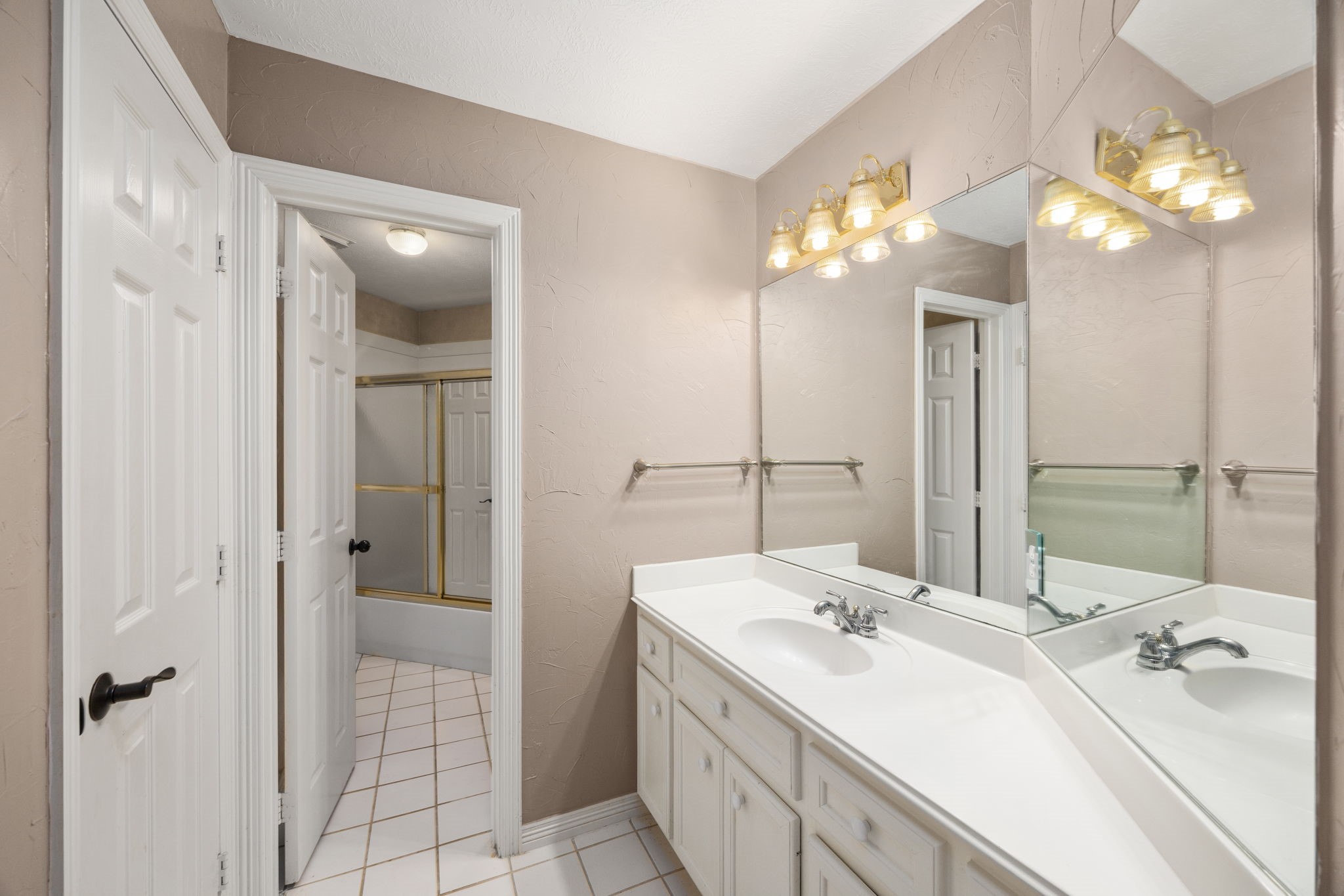 13307 Cypress Pond Road Cypress, TX 77429 - Photo 25 of 50 a bathroom with a sink tub and a mirror