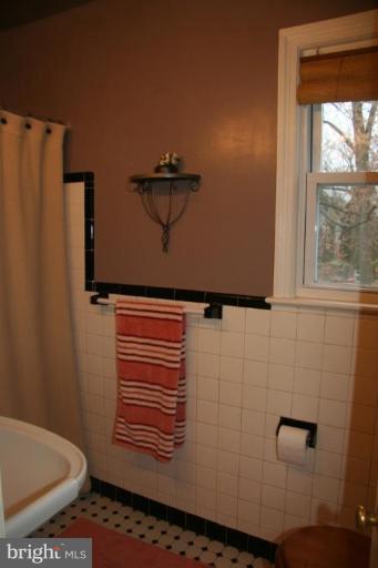 10420 Inwood Avenue Silver Spring, MD 20902 - Photo 17 of 25 Bath #1