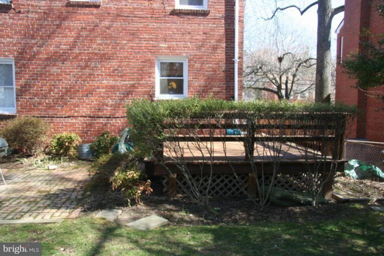 10420 Inwood Avenue Silver Spring, MD 20902 - Photo 23 of 25 Deck