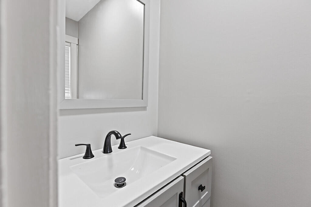 23 West Hill Road Gardiner, ME 04345 - Photo 18 of 42 06_BP5A4119_DxO_mls