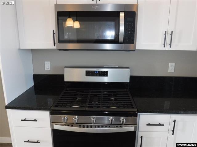 922 Chestnut Street Independence, OR 97351 - Photo 5 of 13 Gallery Image 5
