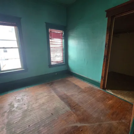 a view of empty room with window