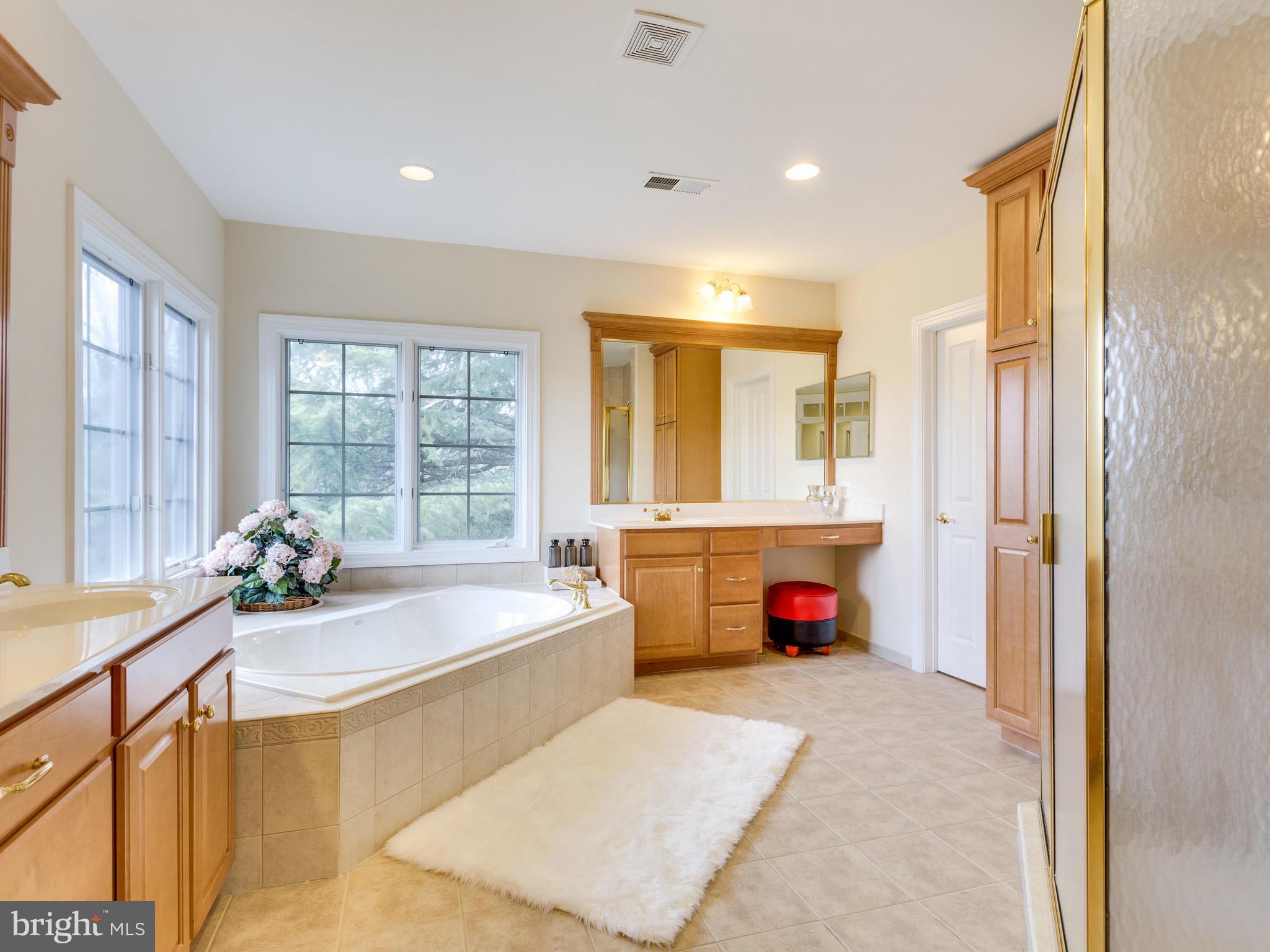 1406 Stanbridge Place Vienna, VA 22182 - Photo 18 of 30 a living room with furniture and a flat screen tv