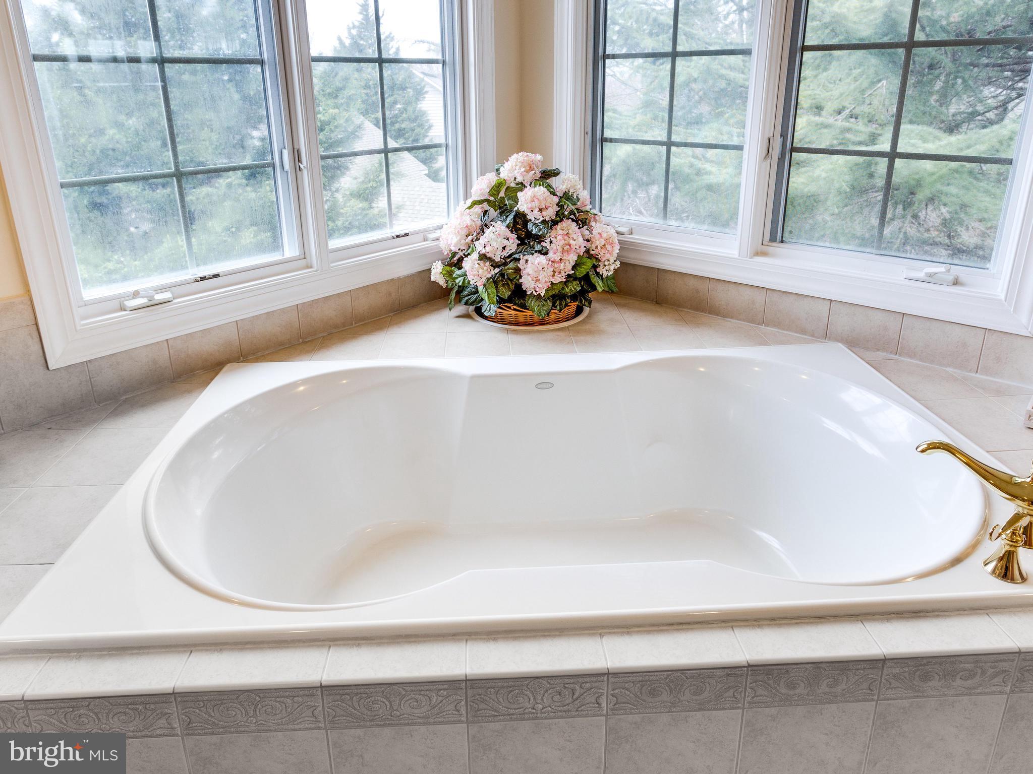 1406 Stanbridge Place Vienna, VA 22182 - Photo 19 of 30 a bathroom with a bathtub